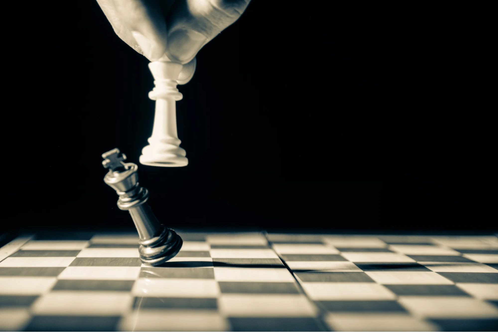 How Do Knights Move in Chess: A Beginner's Guide